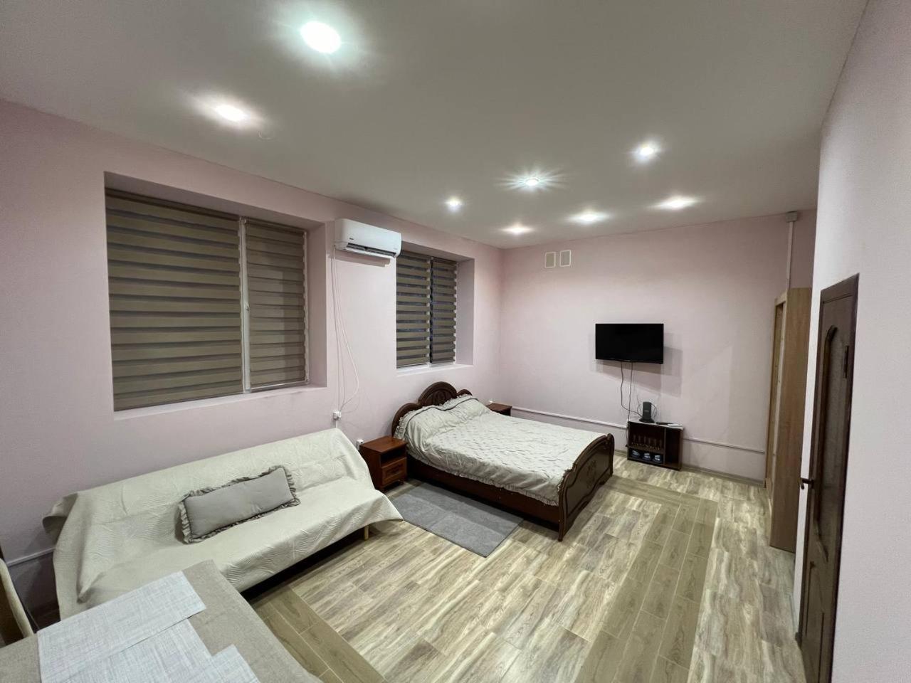 Seven Stars Motel Sumy Exterior photo